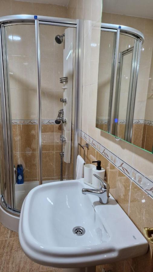Apartamento Baeza Cozar 1 Apartment ภายนอก รูปภาพ